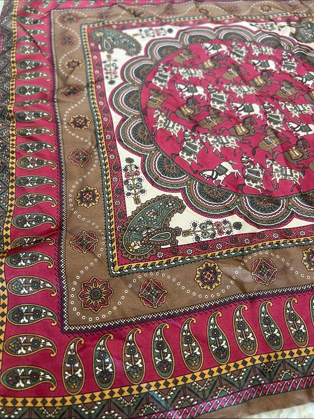 BEAUTIFUL VINTAGE SALVATORE FERRAGAMO 100%SILK SCARF NECK TIE PAISLEY EQUESTRIAN